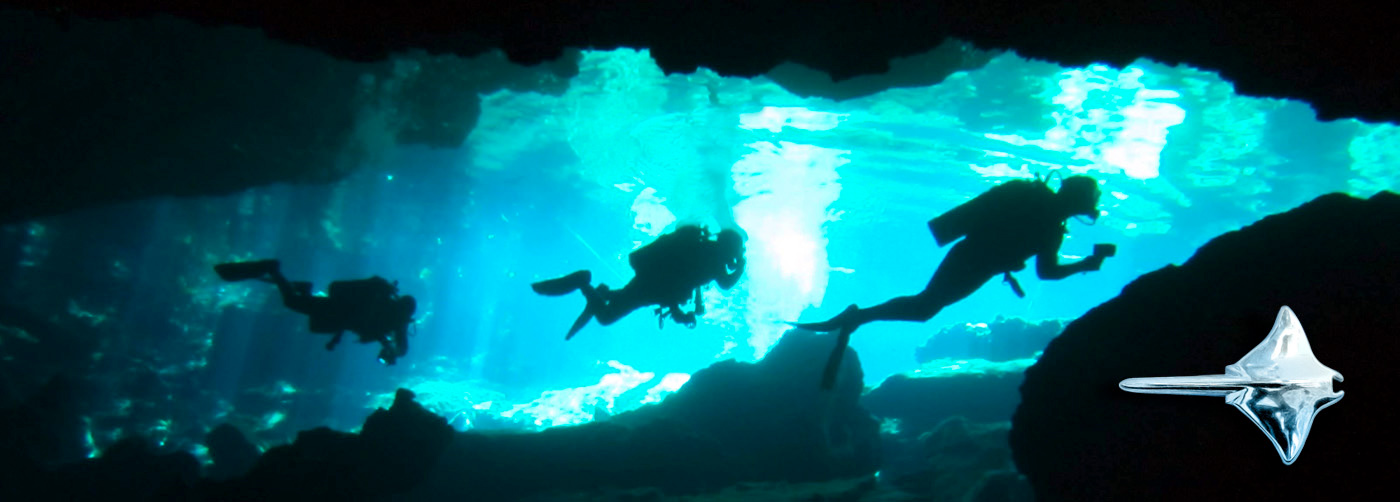 Mantas Startseite Hoehle 3 Taucher SV